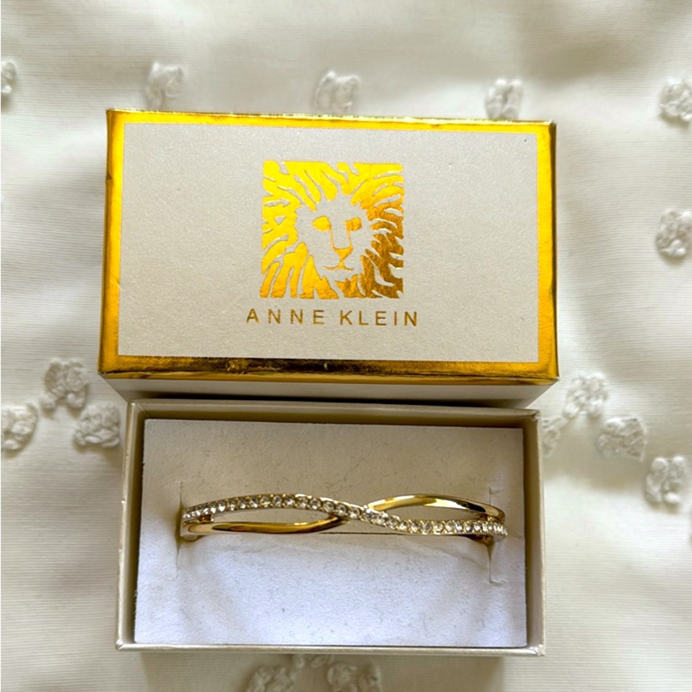 Elegant gold plated bracelet